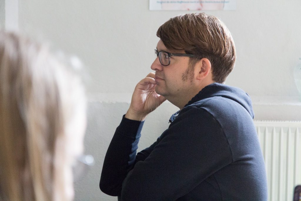 Eins meiner Prinzipien: zuhören und solange Fragen stellen, bis ich wirklich verstanden habe, was mein Gegenüber will. Foto: Joschi Kuphal